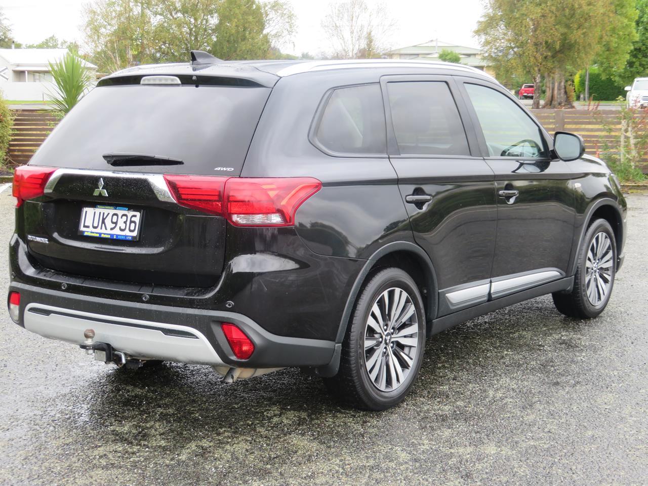 2018 Mitsubishi Outlander LS 4WD 7 Seater On Handshake