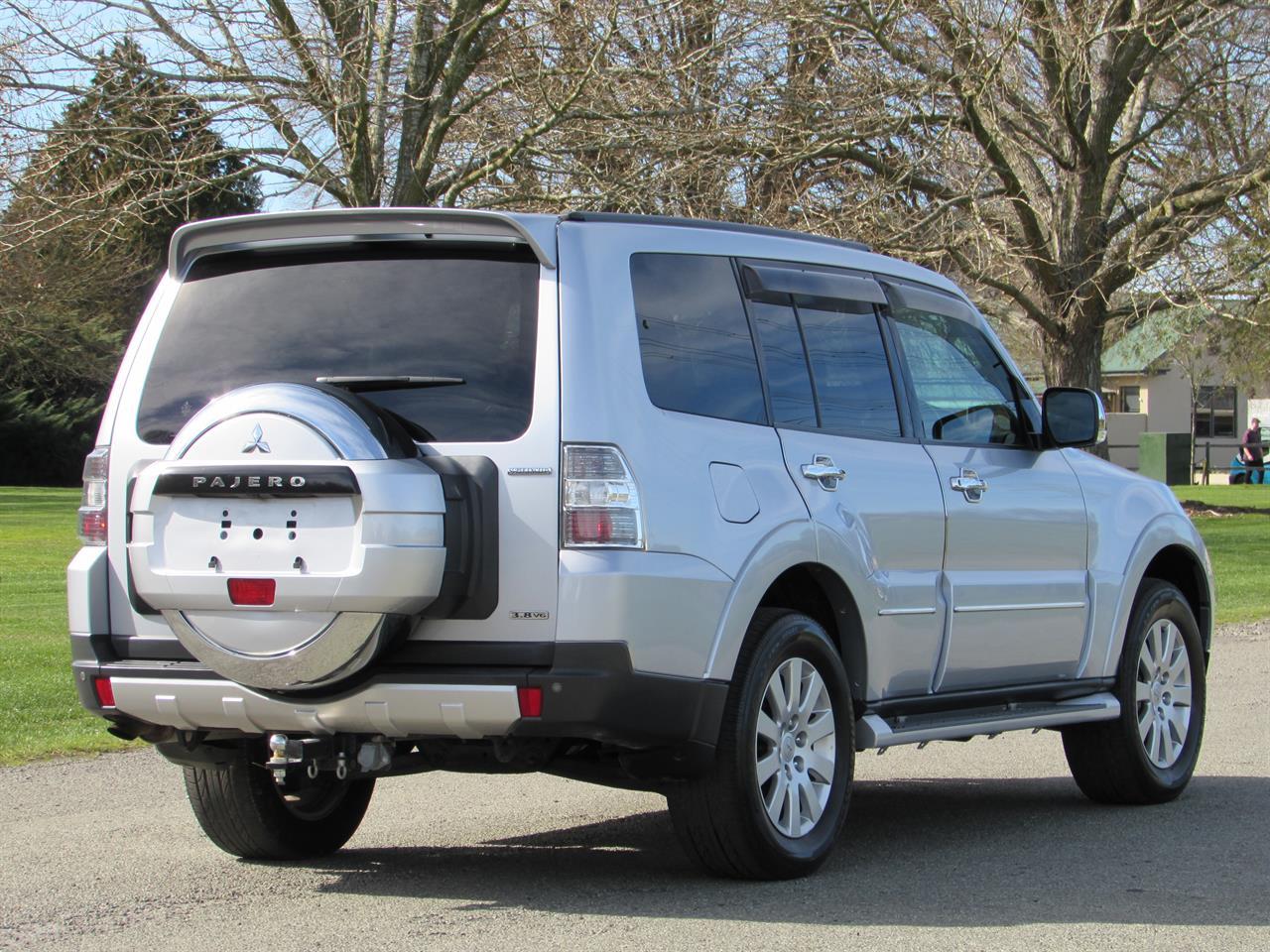 Mitsubishi Pajero Long Super Exceed Wd On Handshake