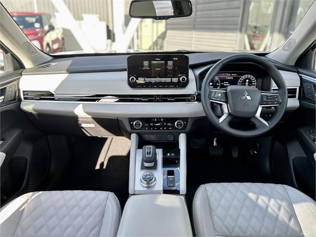 image-5, 2025 Mitsubishi Outlander PHEV at Christchurch
