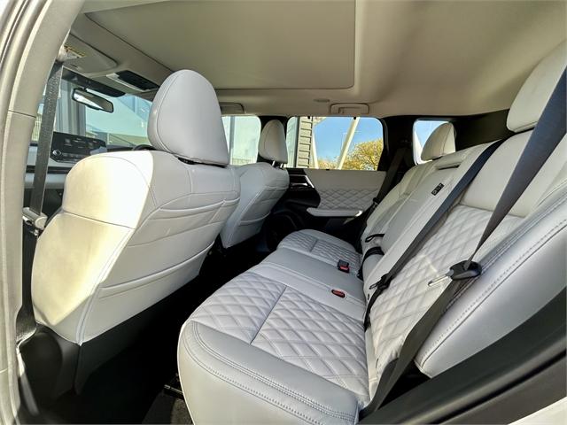 image-7, 2025 Mitsubishi Outlander PHEV at Christchurch