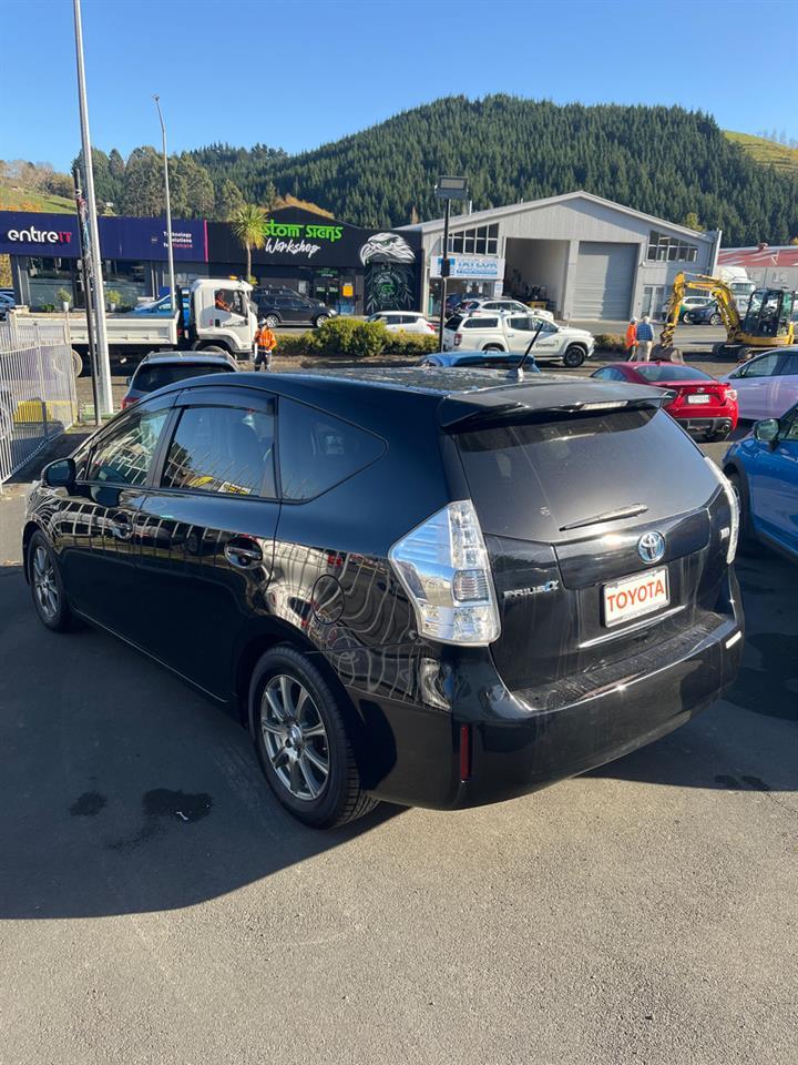 image-1, 2012 Toyota Prius alpha at Dunedin