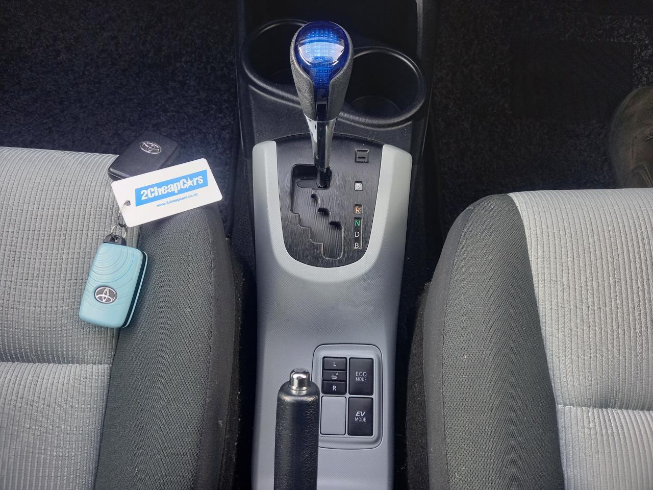 image-10, 2014 Toyota Aqua Hybrid at Christchurch