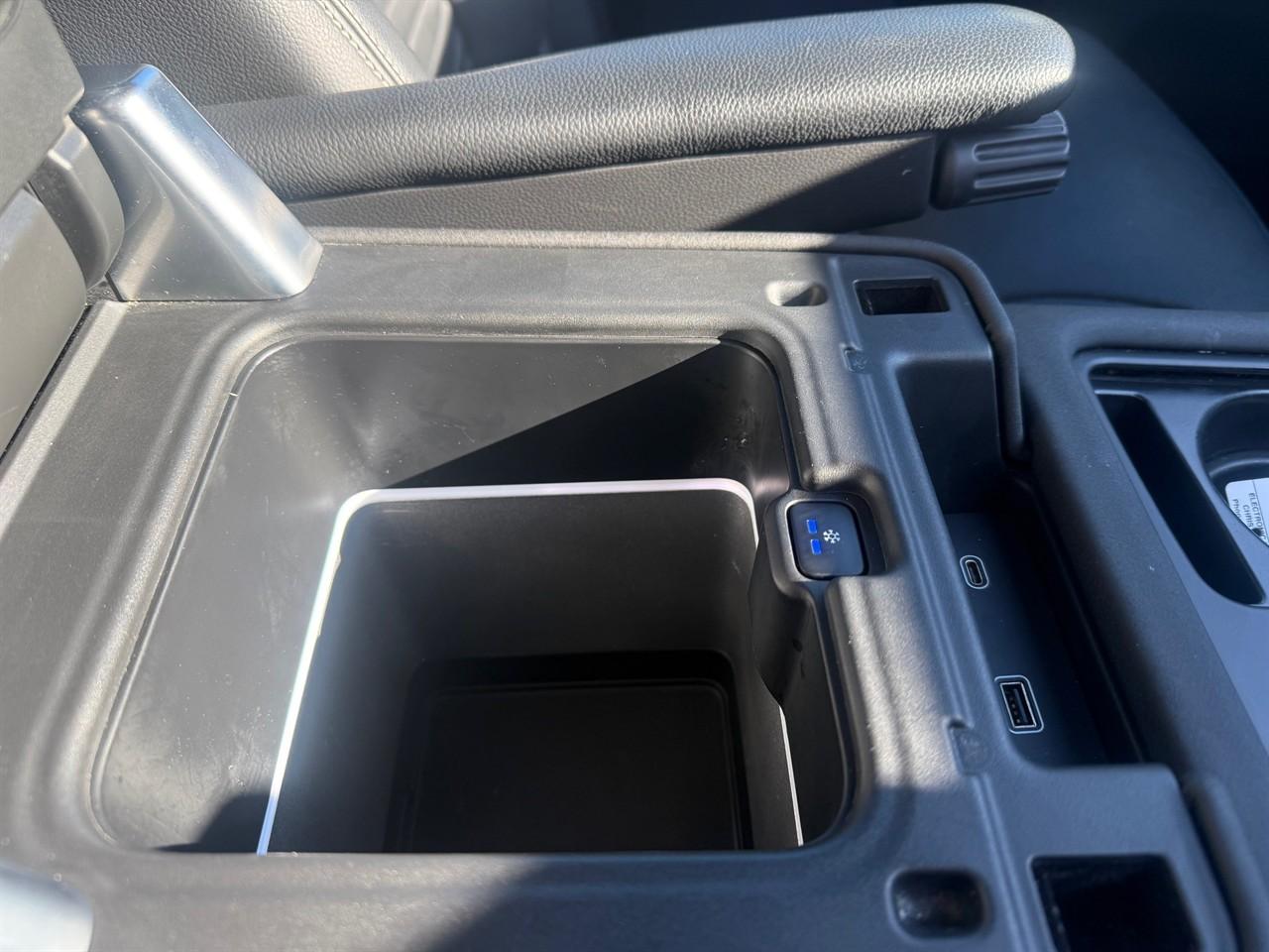 image-9, 2021 LandRover Discovery 5 D300 Facelift SE R-Dyna at Christchurch