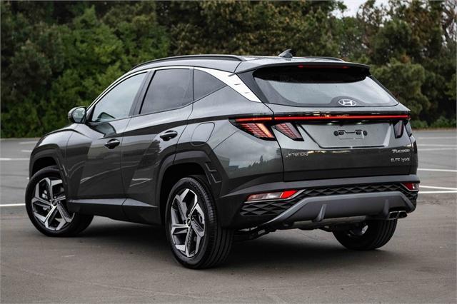 2024 Hyundai Tucson NX4e Hybrid Elite 2WD on handshake