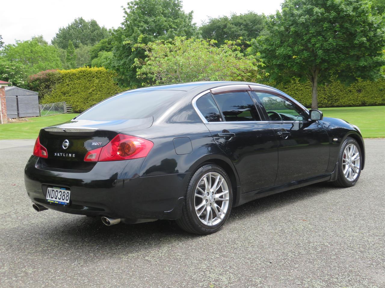 Nissan skyline 350 gt