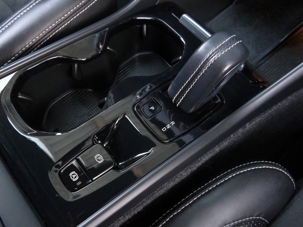 image-12, 2019 Volvo XC40 T4 AWD R-Design at Christchurch