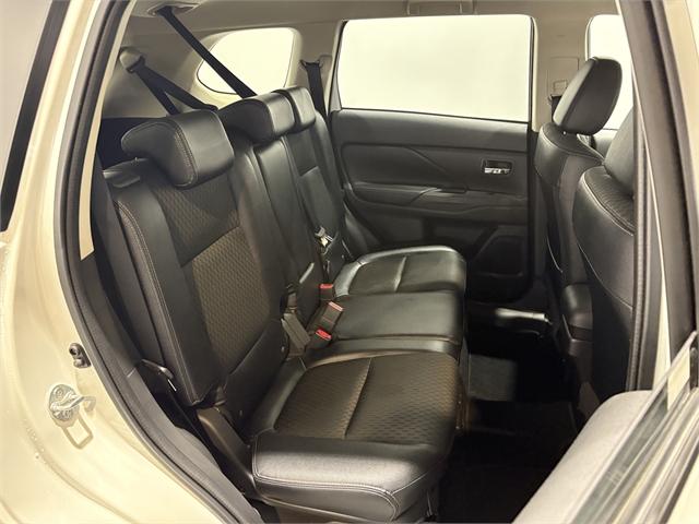 image-10, 2014 Mitsubishi Outlander XLS at Invercargill