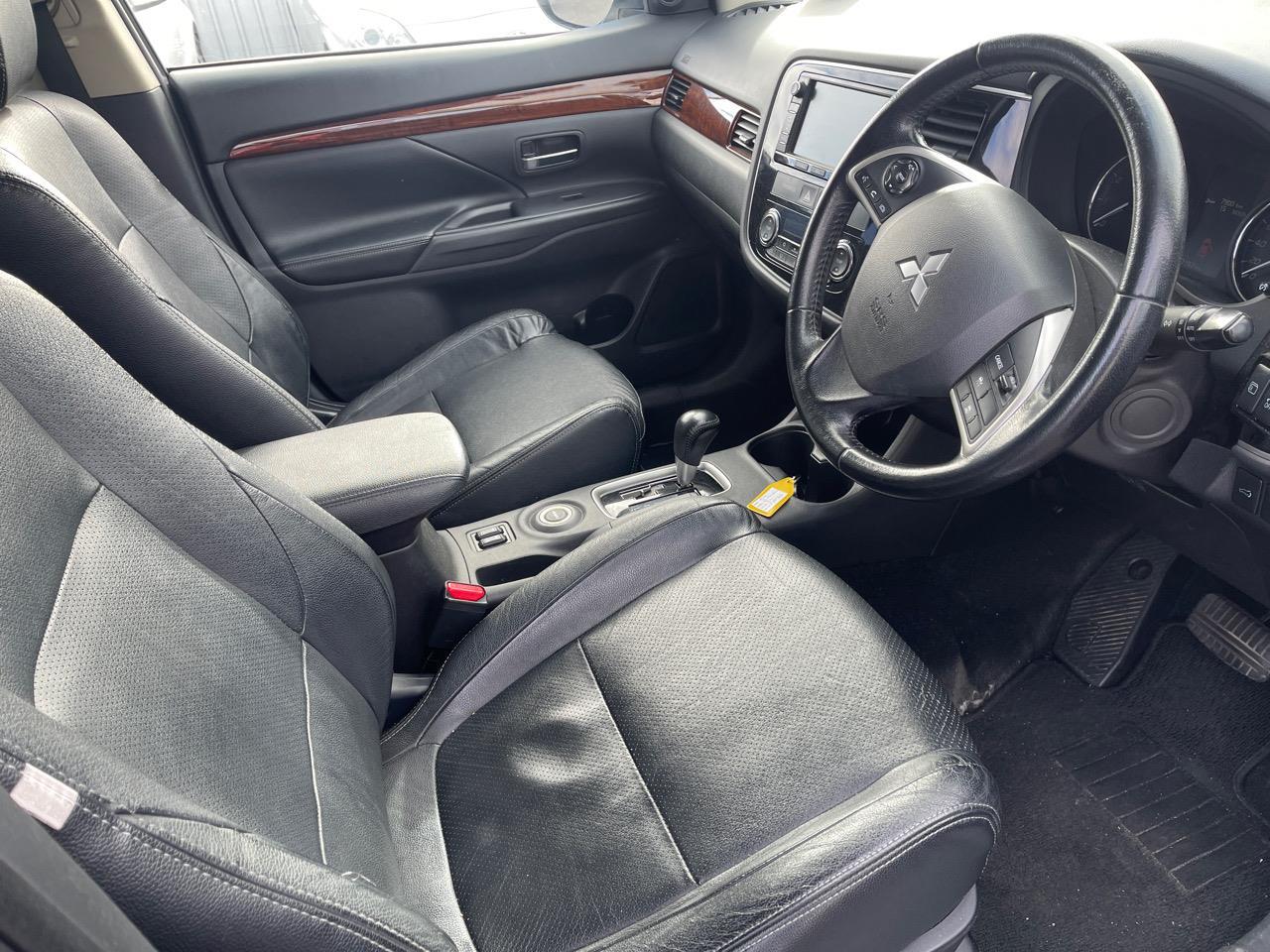 image-13, 2013 Mitsubishi Outlander 2.4 VRX 4WD at Greymouth