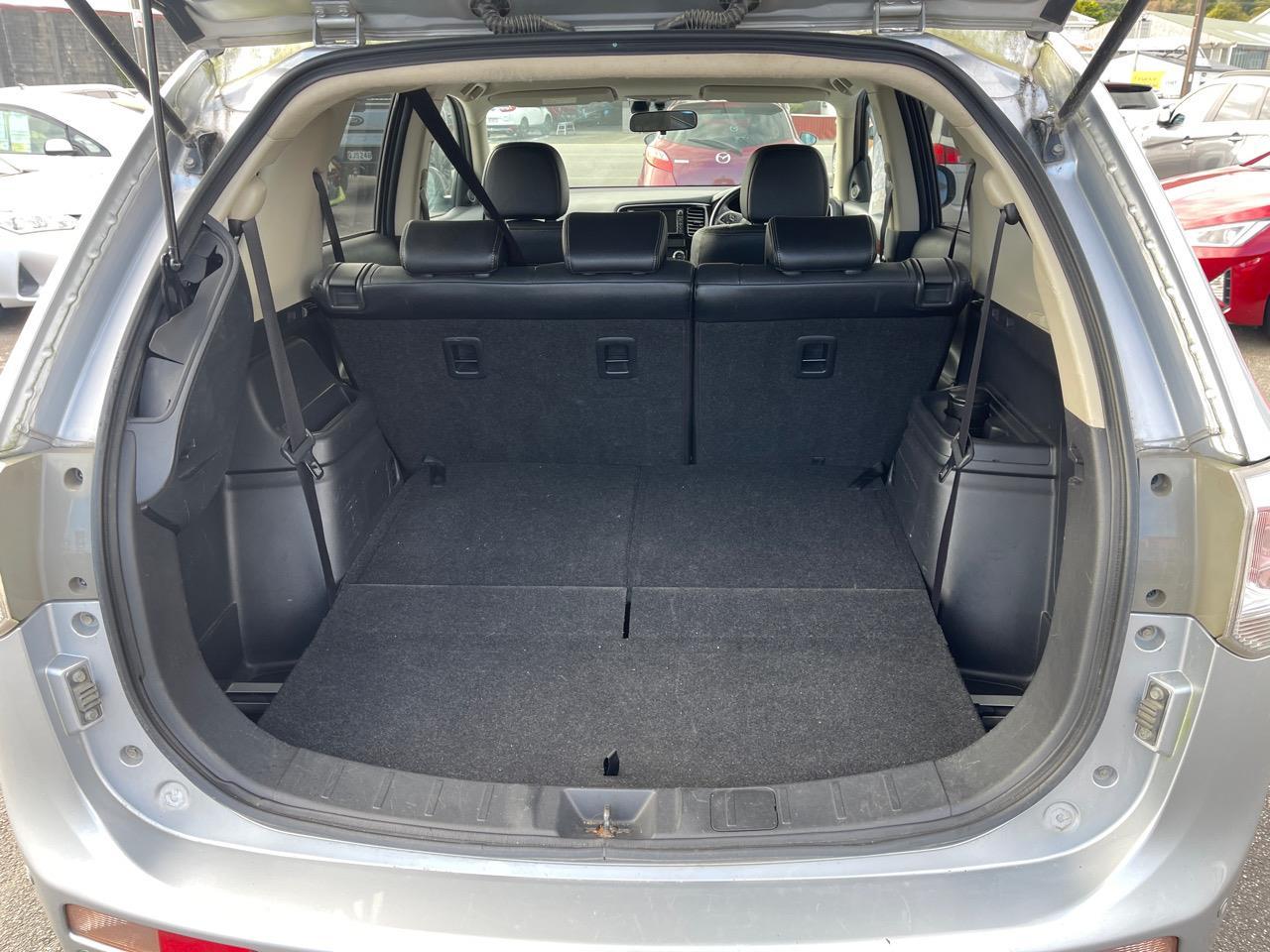 image-8, 2013 Mitsubishi Outlander 2.4 VRX 4WD at Greymouth