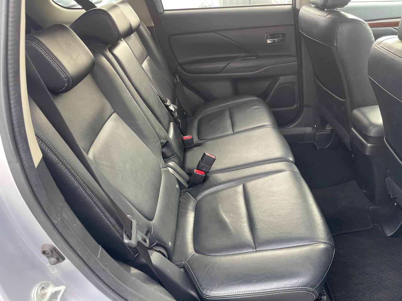 image-11, 2013 Mitsubishi Outlander 2.4 VRX 4WD at Greymouth