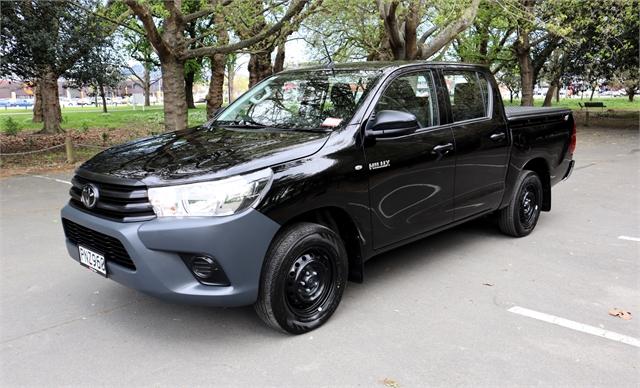 2022 Toyota Hilux Workmate Double Cab 2.7 Petrol 6 on handshake