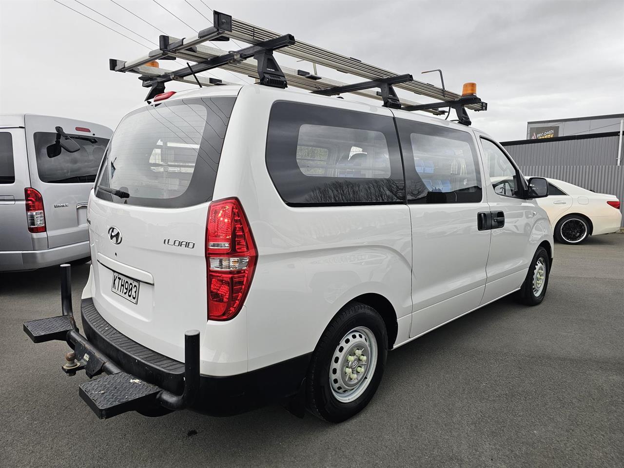 image-2, 2017 Hyundai iLoad 2.5 CRDI Auto at Waimakariri