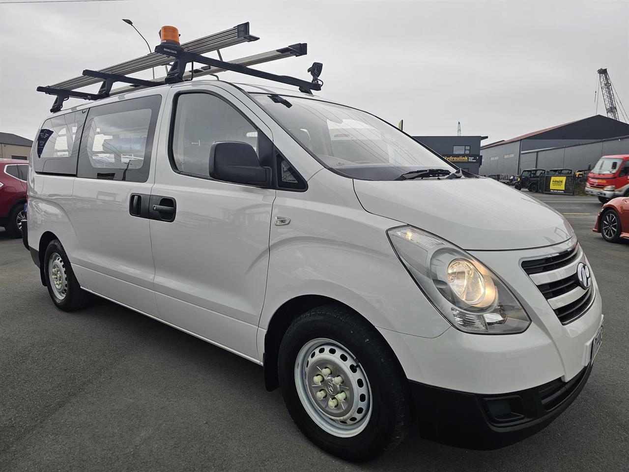 image-1, 2017 Hyundai iLoad 2.5 CRDI Auto at Waimakariri