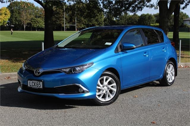 2017 Toyota Corolla GLX 1.8L Petrol CVT HATCH on handshake