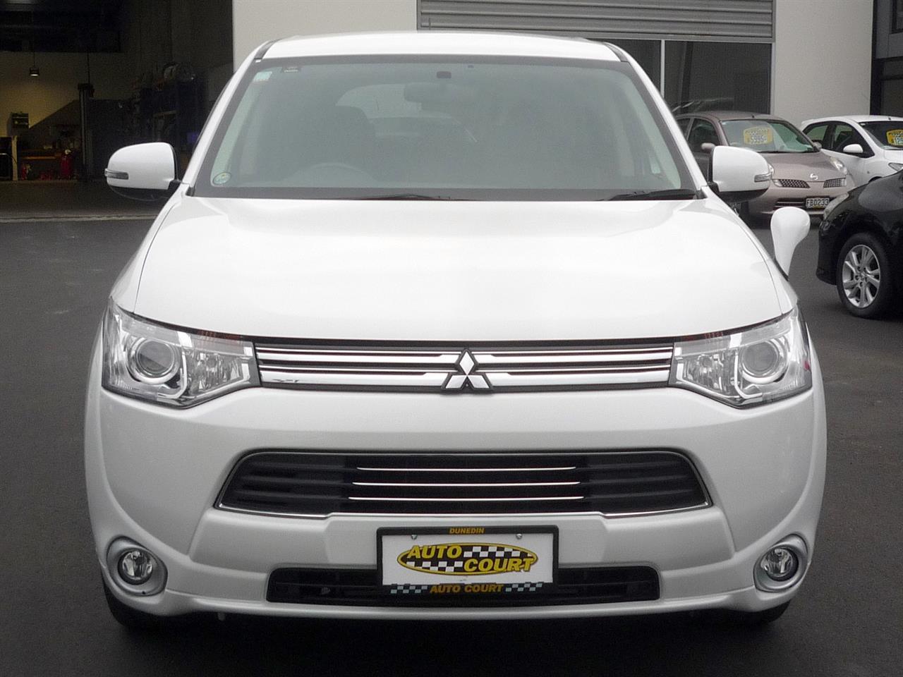 image-8, 2014 Mitsubishi Outlander PHEV G AWD at Dunedin