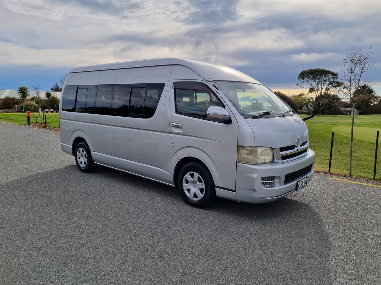 2005 Toyota Hiace Grand Cabin 10 Seater on handshake