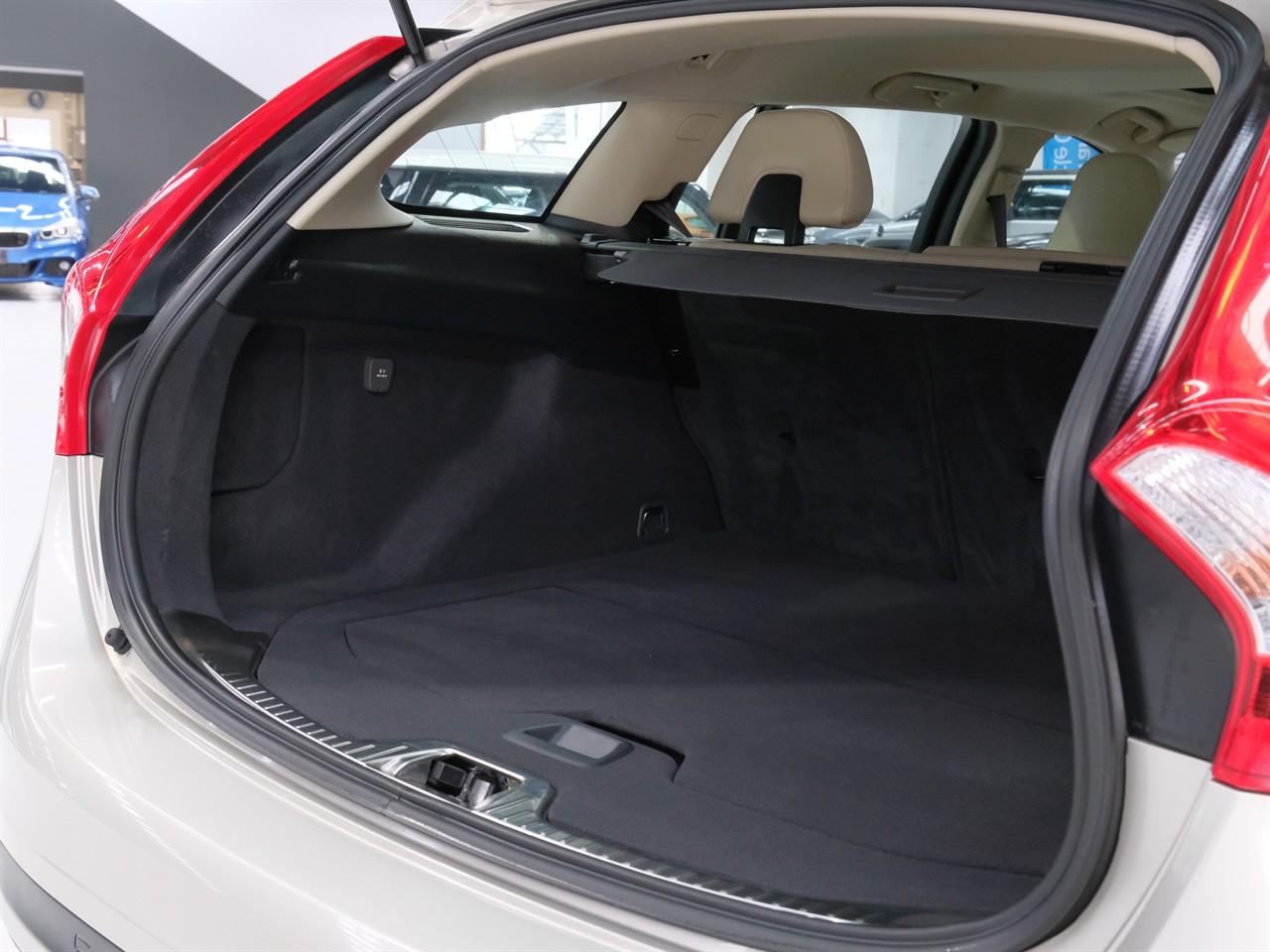 image-19, 2018 Volvo V60 T5 'Classic' at Christchurch