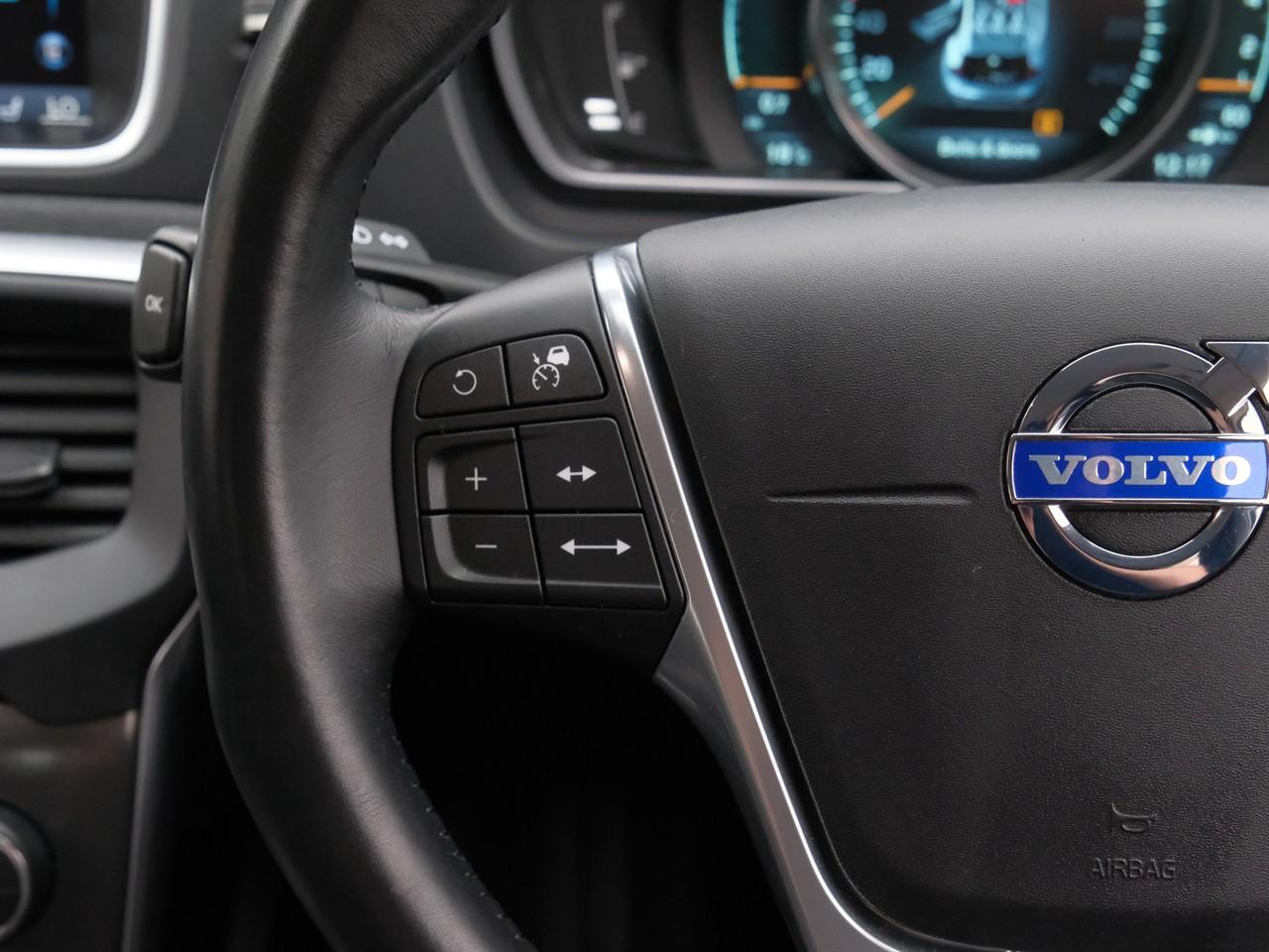 image-11, 2014 Volvo V40 T4 SE at Christchurch