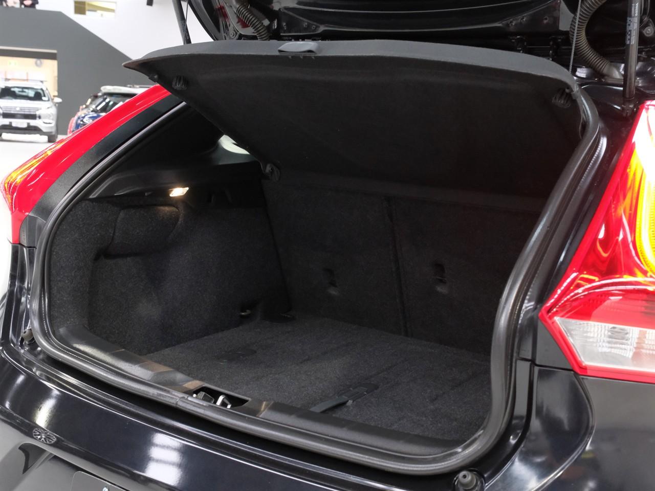 image-19, 2014 Volvo V40 T4 SE at Christchurch