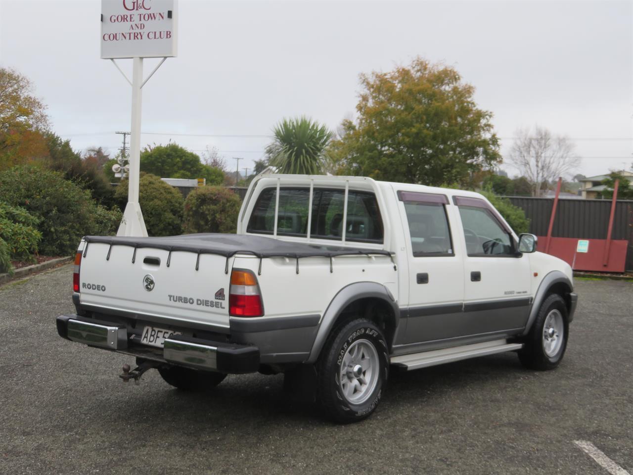 2001 Holden Rodeo 4WD 2.8L DIESEL CREW CAB on handshake