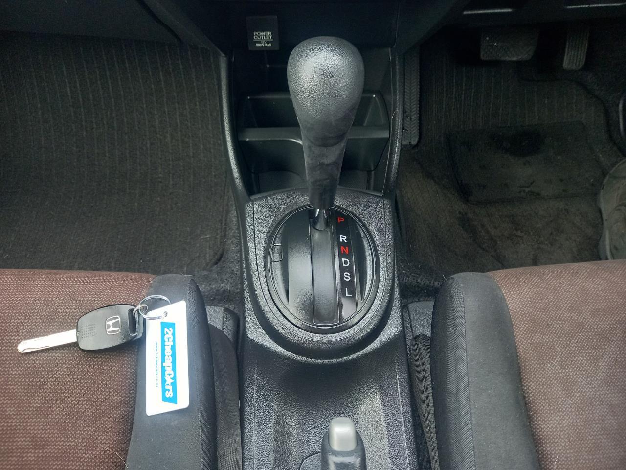 image-10, 2013 Honda Fit Jazz Shuttle Hybrid at Christchurch