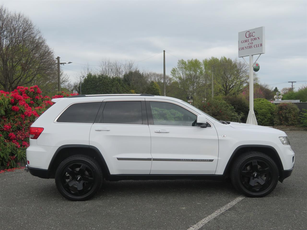 image-6, 2013 Jeep Grand Cherokee Laredo 4WD at Gore