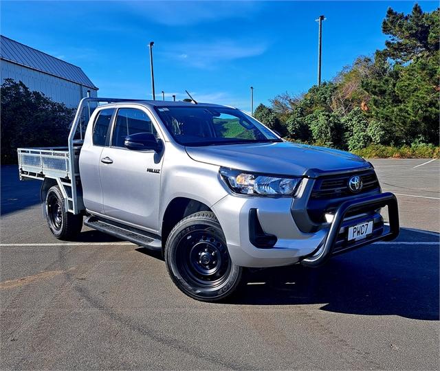 image-0, 2023 Toyota Hilux SR 2.8DT 6AT 4WD at Dunedin