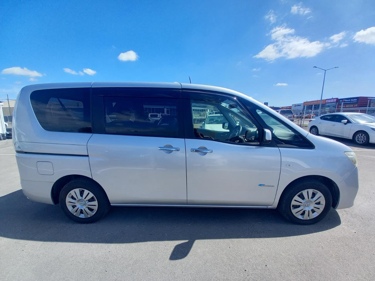 image-16, 2013 Nissan Serena Hybrid at Christchurch