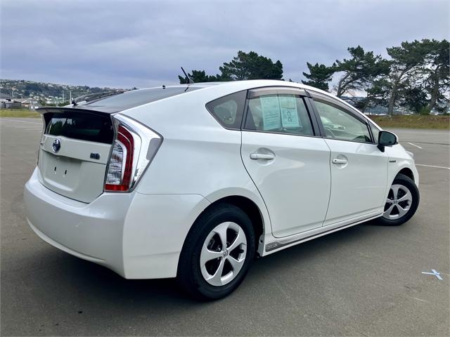 image-5, 2014 Toyota Prius 1.8 Hybrid at Dunedin