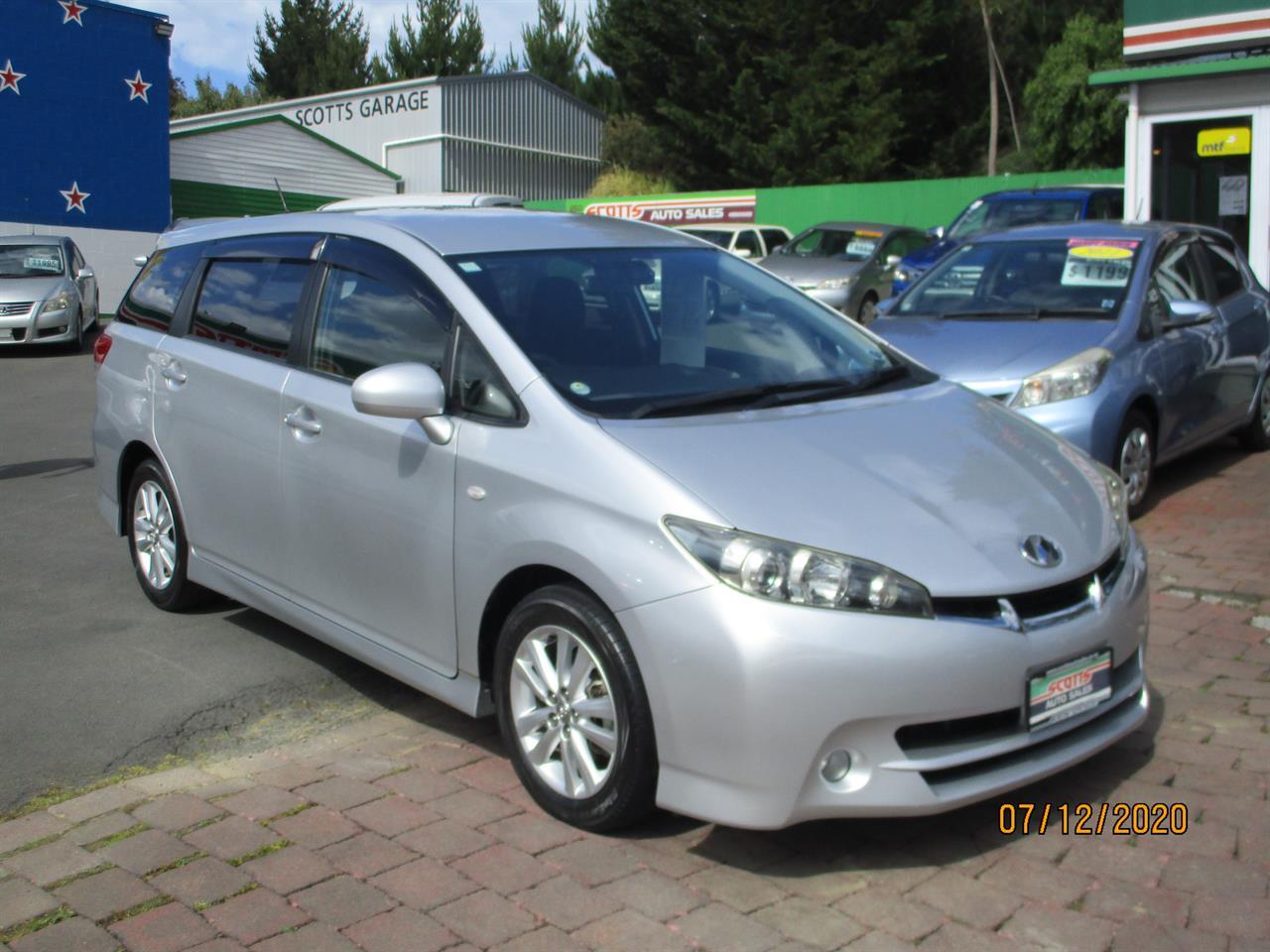 Toyota wish белый