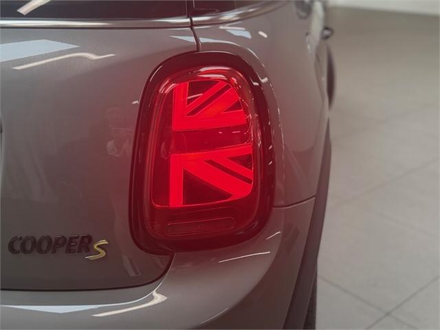 image-3, 2021 MINI Cooper SE Hatch at Christchurch