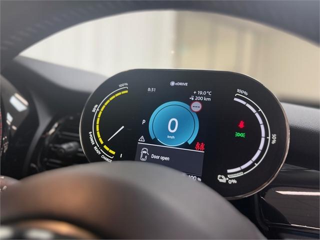 image-16, 2021 MINI Cooper SE Hatch at Christchurch