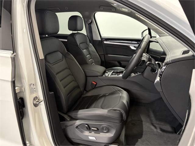 image-11, 2025 Volkswagen Touareg TDI V6 at Invercargill