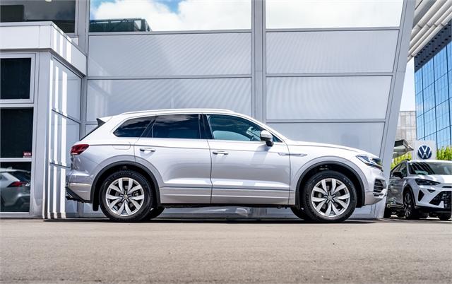 image-1, 2020 Volkswagen Touareg V6 170Kw TDI 3.0D at Christchurch