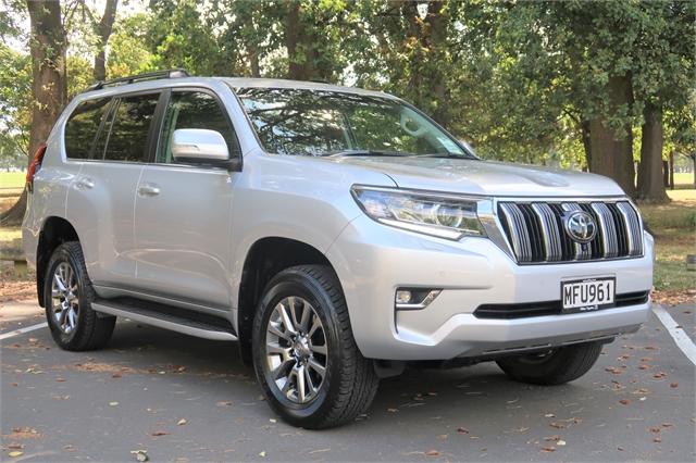 2019 Toyota Land Cruiser Prado VX 2.8D 4WD on handshake