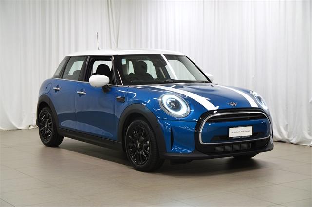 2022 MINI Cooper 5-Dr Hatch Classic on handshake