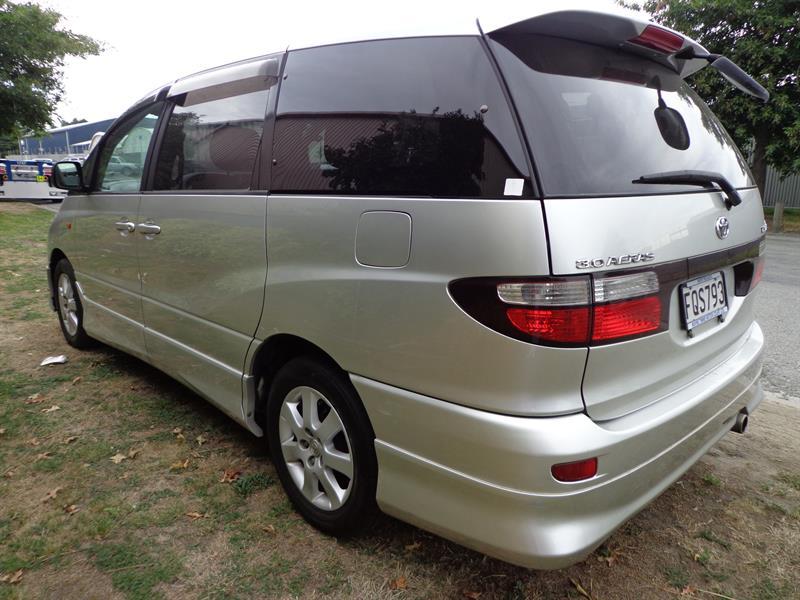 Toyota estima 2000