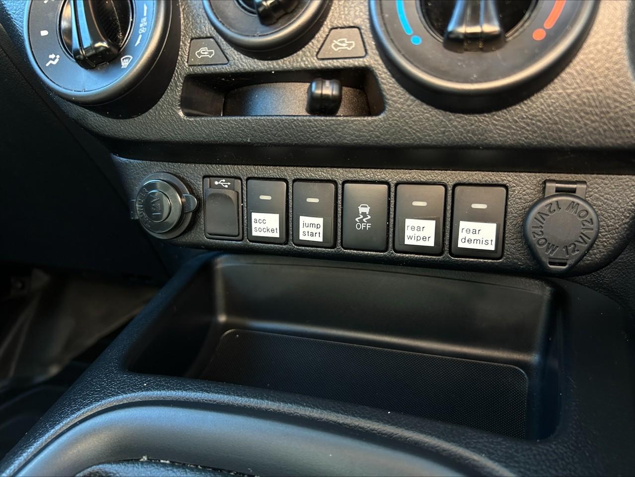 image-15, 2018 Toyota Hilux S TD EC 2.8D/5MT/UT at Waimakariri