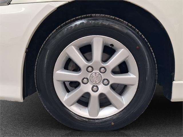 image-8, 2005 Toyota Ipsum 2.4L at Dunedin