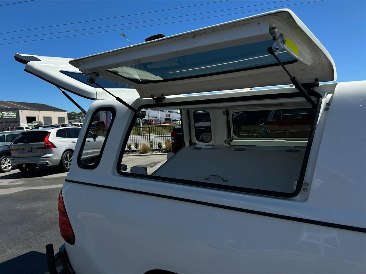 image-9, 2018 Toyota Hilux S TD EC 2.8D/5MT/UT at Waimakariri