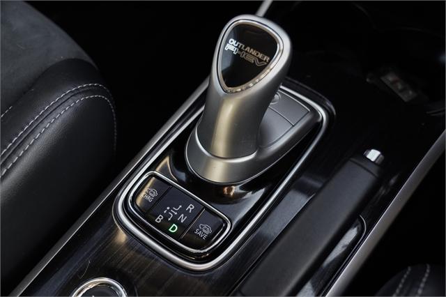 image-8, 2015 Mitsubishi Outlander Phev at Dunedin