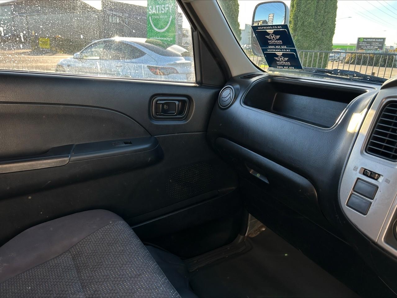 image-12, 2008 Nissan Caravan at Waimakariri