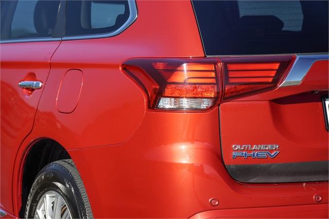 image-5, 2015 Mitsubishi Outlander Phev at Dunedin