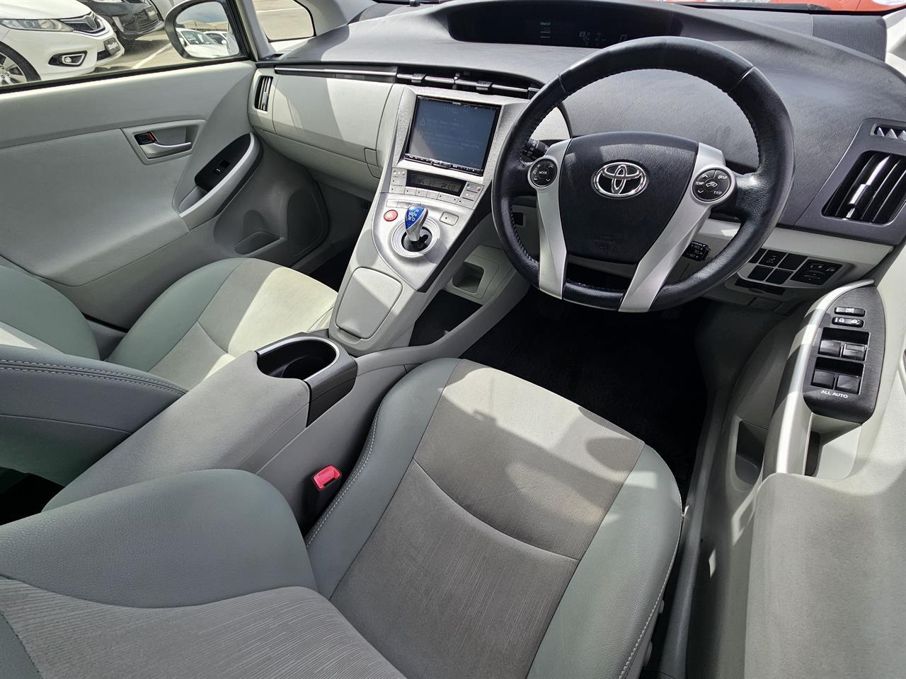 image-9, 2013 Toyota Prius Hybrid at Christchurch