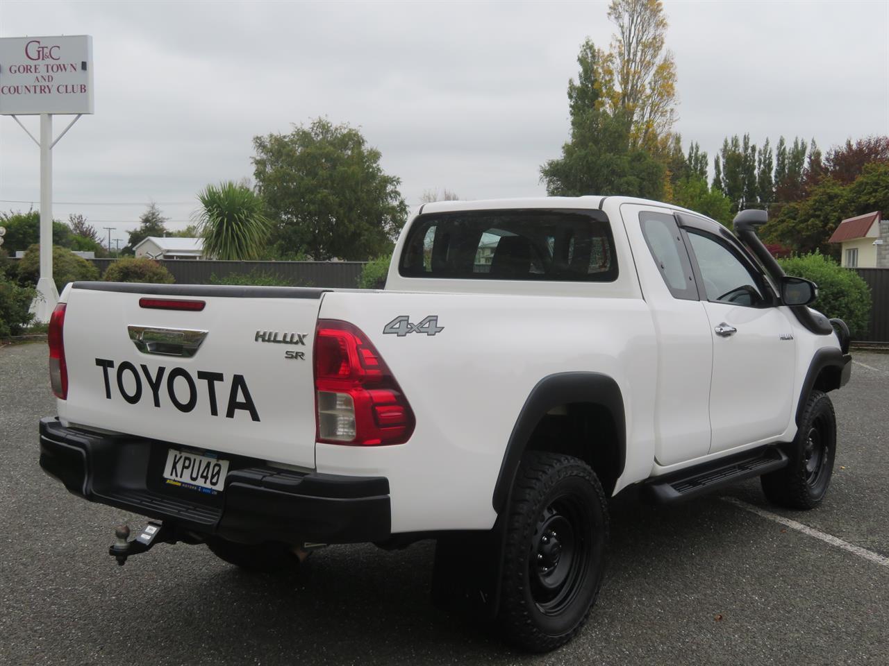 image-7, 2017 Toyota Hilux SR 4WD XTRA CAB 2.8 at Gore
