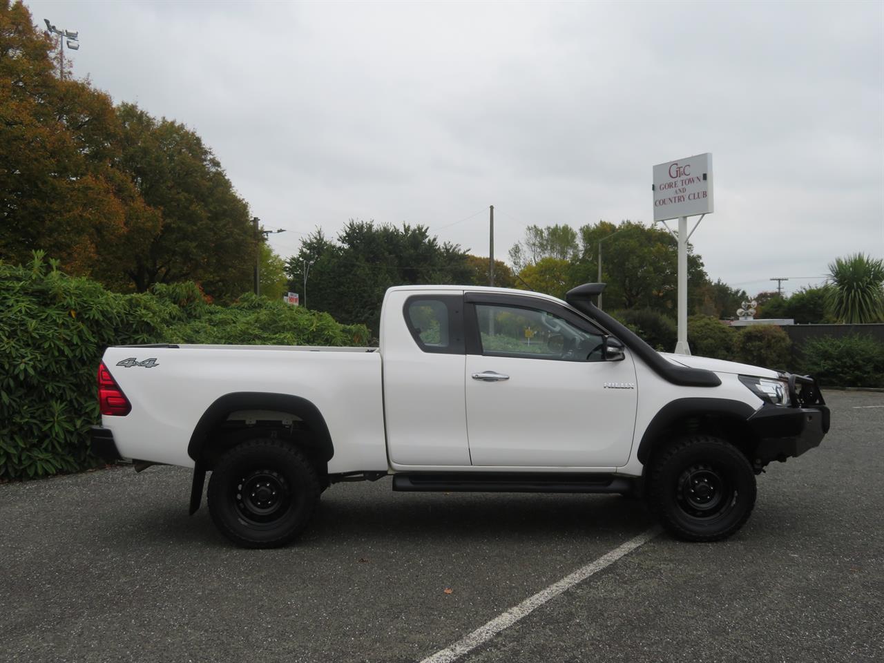 image-8, 2017 Toyota Hilux SR 4WD XTRA CAB 2.8 at Gore