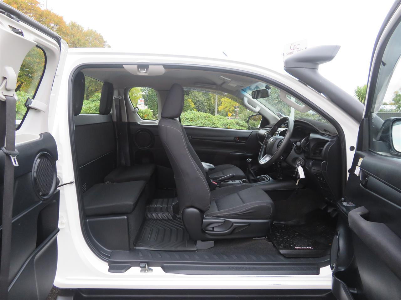 image-10, 2017 Toyota Hilux SR 4WD XTRA CAB 2.8 at Gore