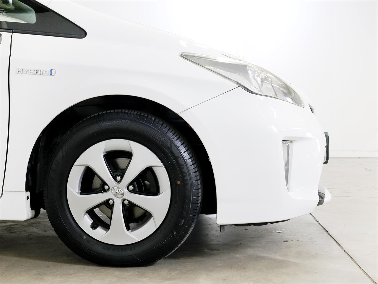 image-8, 2014 Toyota PRIUS 1.8lt Hybrid G-Package at Christchurch