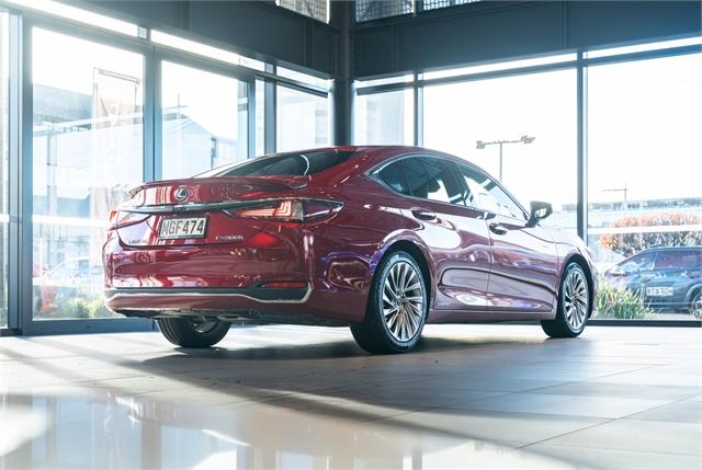 image-2, 2019 Lexus ES 300H Limited 2.5L Hybrid Petrol Seda at Christchurch