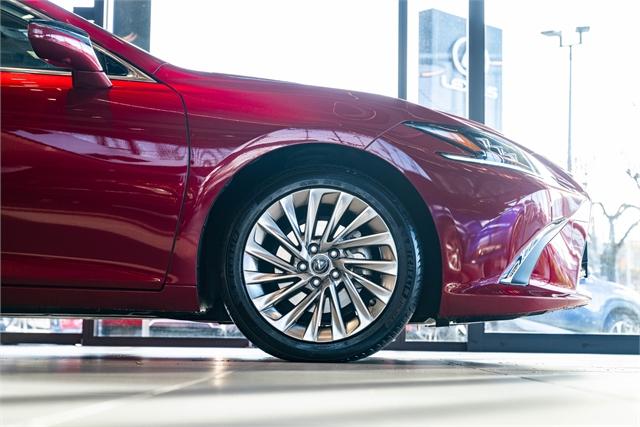 image-3, 2019 Lexus ES 300H Limited 2.5L Hybrid Petrol Seda at Christchurch